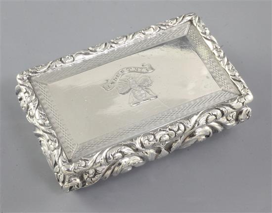 A George IV silver snuff box, by Thomas Shaw, Length 79mm. Weight 3.4oz/107 grams.